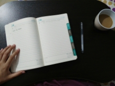 365 Planner and bed table with coffee cup inlet