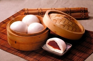 Steamed Buns with Lotus Paste /莲蓉包 - Recipe